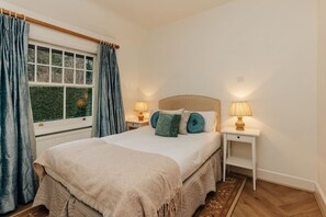 4 chambres, fer et planche à repasser, accès au Wi-Fi (inclus)