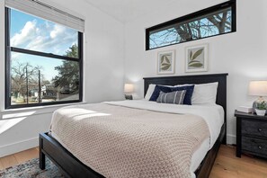 2 bedrooms, desk, iron/ironing board, WiFi - Downtown ATX - Unit B | Retreat | Pool (Austin)