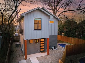 Exterior - Downtown ATX - Unit B | Retreat | Pool (Austin)