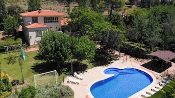 Casa de campo, vista a la montaña | 6 habitaciones, wifi gratis y ropa de cama