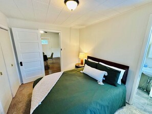 1 soverom, strykejern/-brett, reiseseng for barn og wi-fi (inkludert)