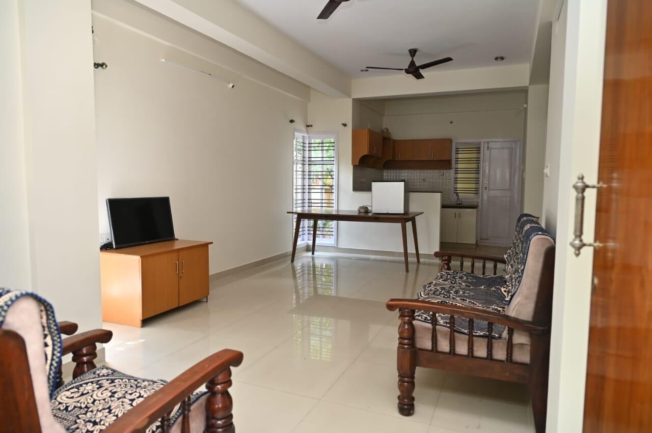 Classic Apartment, 1 Bedroom, Balcony, City View | Living area