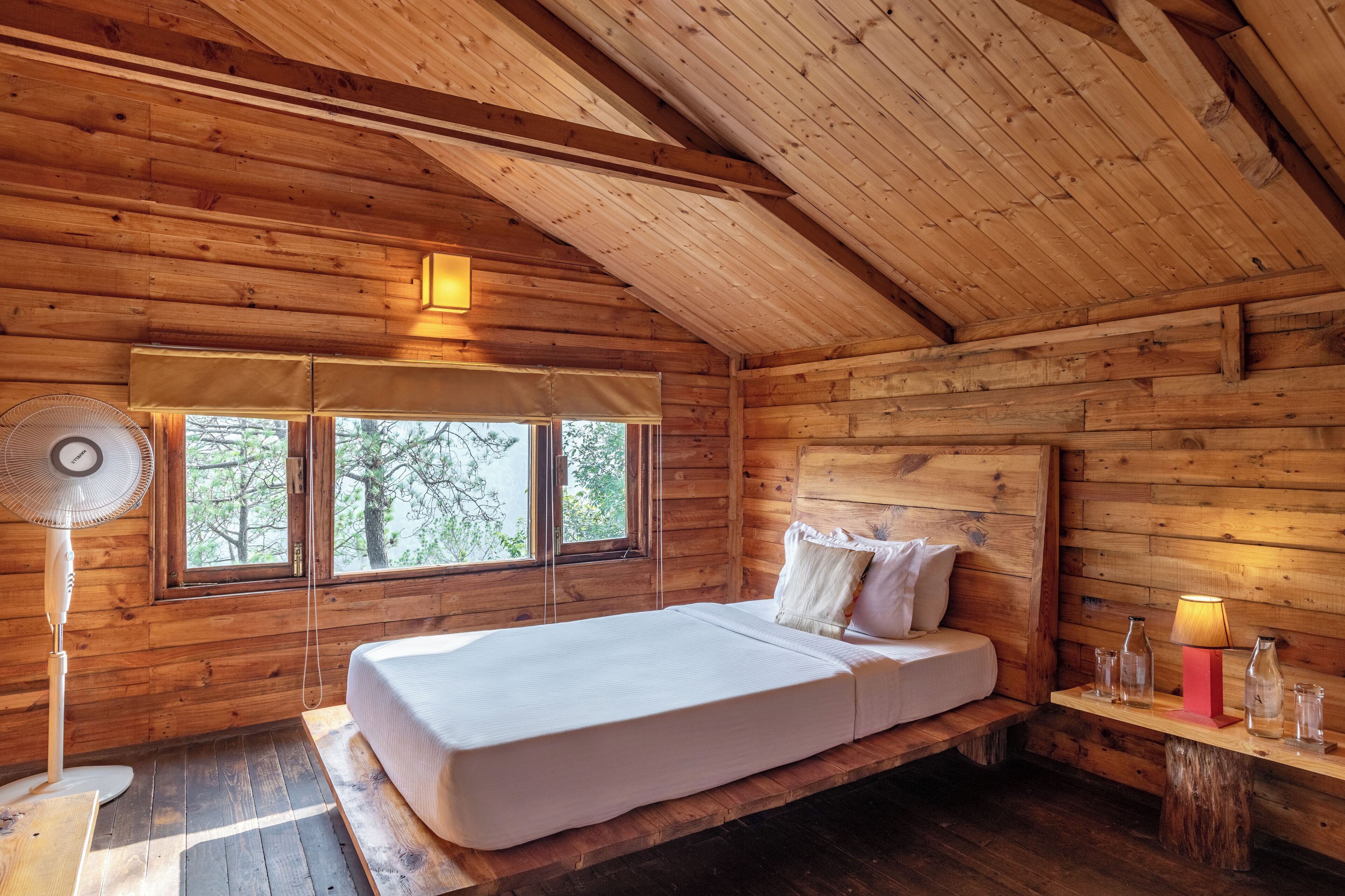 Deluxe Cottage, 1 Queen Bed, Balcony, Mountain View | 1 bedroom, blackout drapes, iron/ironing board