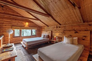 Deluxe Cottage, 1 Queen Bed, Balcony, Mountain View