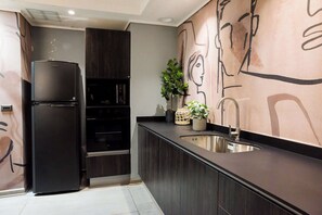 Microwave, oven, coffee/tea maker, cookware/dishes/utensils - Experience Santiago  1B 1B in Style (Santiago)