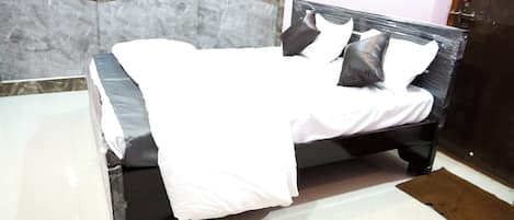 Family Studio, Balcony, City View | Desk, laptop workspace, soundproofing, free WiFi