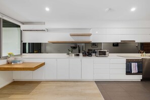 Fridge, microwave, oven, stovetop - Chic City Escape 2BR Apt near Convention Centre (South Brisbane)