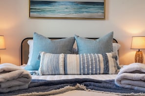 3 Schlafzimmer, Schreibtisch, Bügeleisen/Bügelbrett, Reisekinderbett