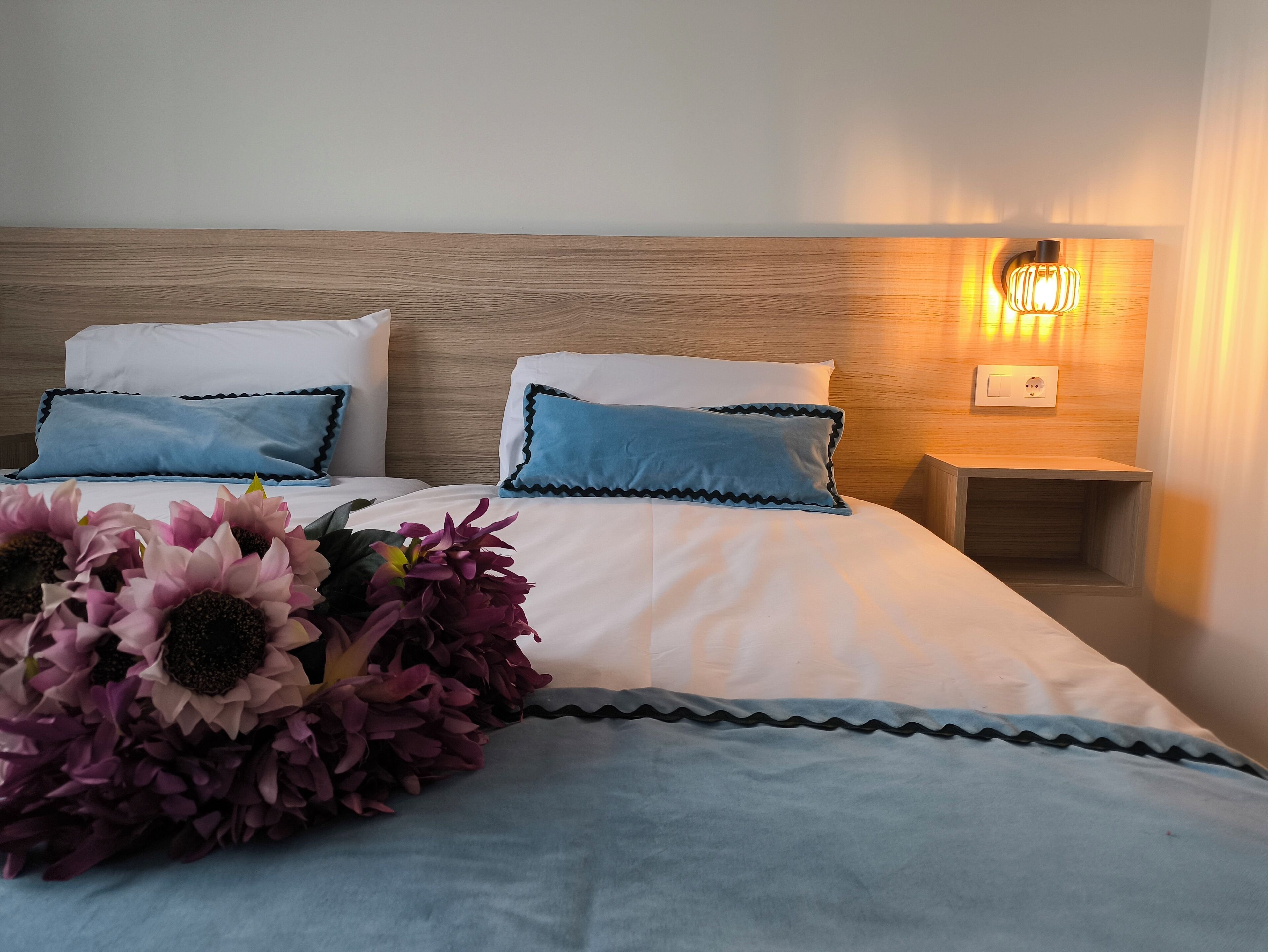 Apartamento, 1 habitación, terraza | Espacio para trabajar con un portátil y tabla de planchar con plancha