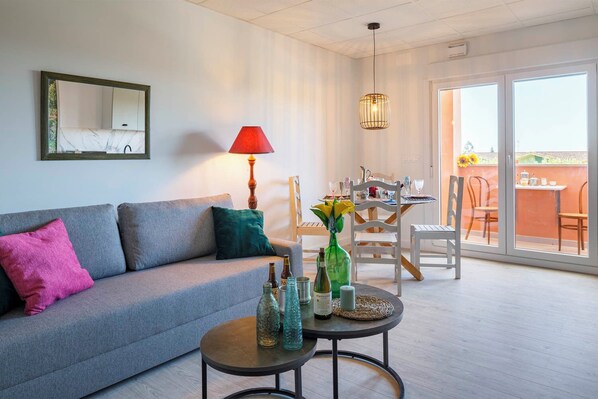 Superior Studio, Terrace | Living area