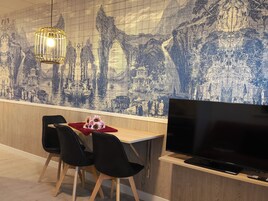 笔记本电脑工作区、熨斗/熨衣板、免费 WiFi