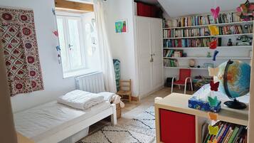 4 bedrooms, iron/ironing board, travel cot, WiFi