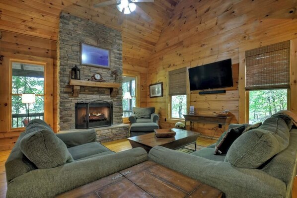 تلفزيون، مدفأة، مكتب