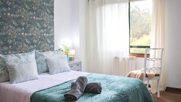 Apartment, 3 Bedrooms | Desk, laptop workspace, iron/ironing board, free WiFi