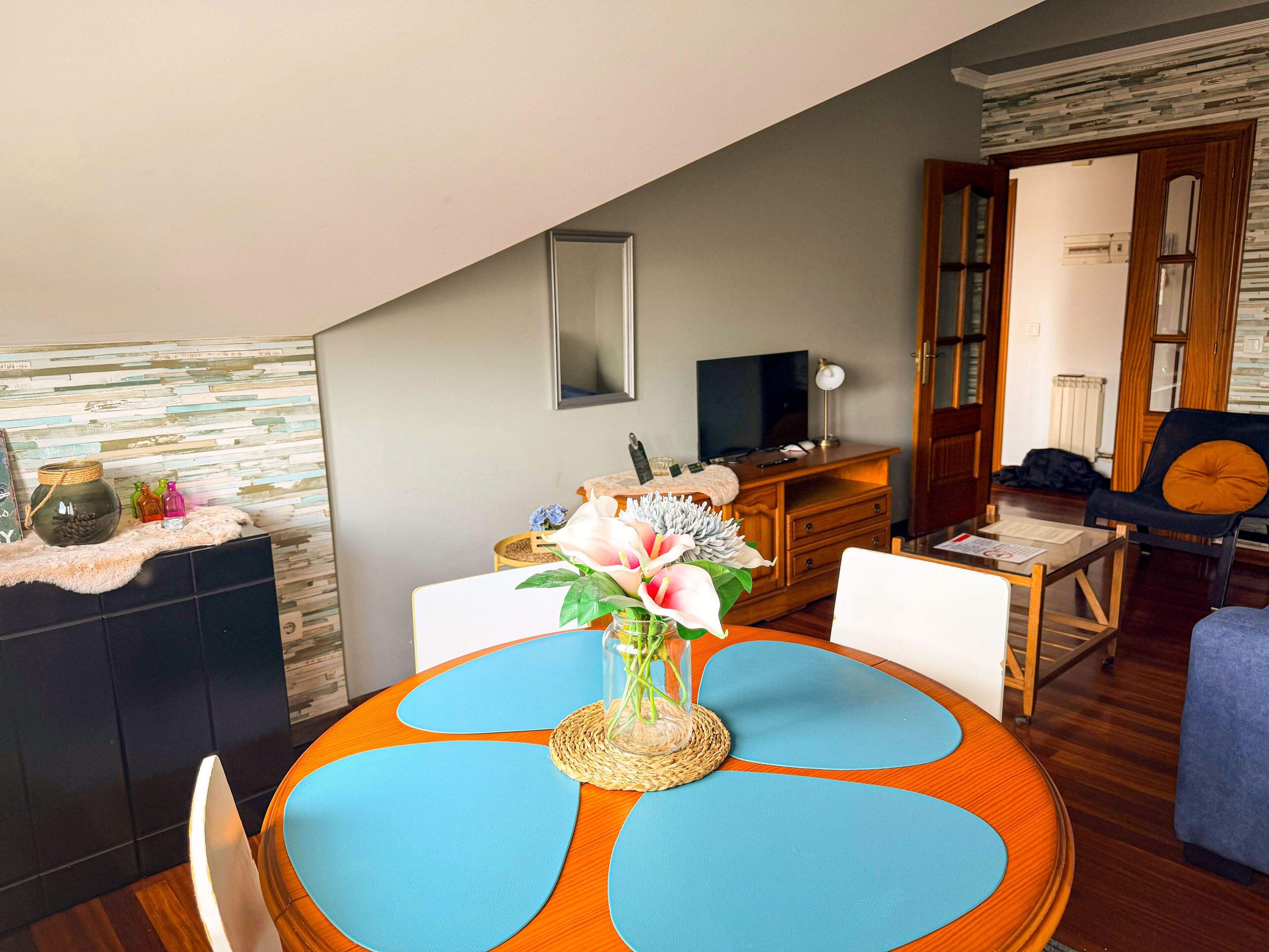 Penthouse, terras | Woonruimte | Een televisie