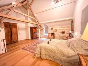 4 bedrooms, bed sheets