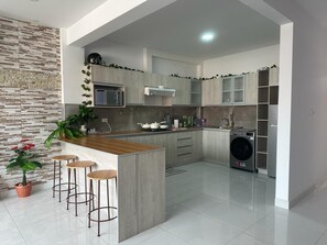 Private kitchen - Charming 2-bedroom condo with WiFi in brilliant Cochabamba (Cochabamba)