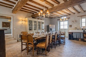 Unclassified image, 4 of 26, button