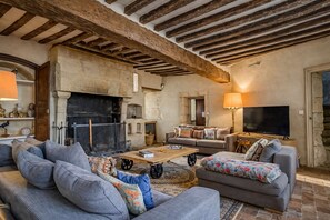 Unclassified image, 5 of 26, button