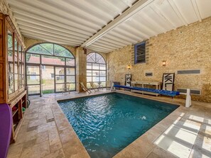 2 piscines intérieures, piscine chauffée