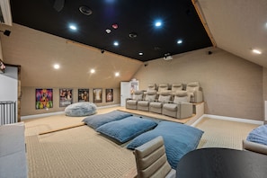 Interior - 7 Bedroom Mansion in Gatlinburg! Wow!!! (Gatlinburg)