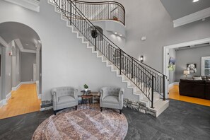 Interior - 7 Bedroom Mansion in Gatlinburg! Wow!!! (Gatlinburg)