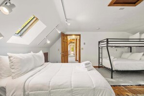 4 soverom, strykejern/-brett, wi-fi og sengetøy