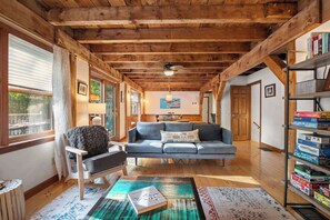 TV, fireplace, offices