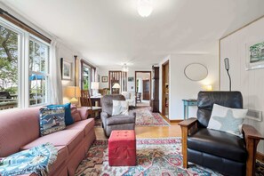 TV, offices - 3 Cottages, Walk to Nauset Beach! (Orleans)