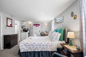 1 bedroom, iron/ironing board, WiFi, bed sheets - Studio, Walk to Nauset Beach! (Orleans)