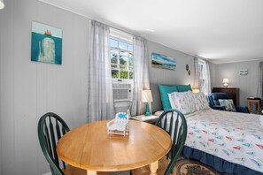 1 bedroom, desk, iron/ironing board, WiFi - Studio, Walk to Nauset Beach! (Orleans)