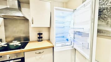 House | Private kitchen | Fridge, microwave, oven, stovetop