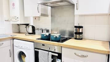 House | Private kitchen | Fridge, microwave, oven, stovetop