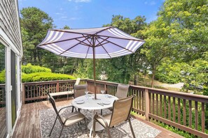 Outdoor dining - Great location with Water Views! (Harwich)