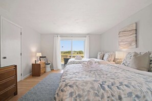 3 slaapkamers, een strijkplank/strijkijzer, wifi, beddengoed