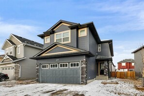 Exterior - Family Home w/ Free Banff Pass, Kids Play Den (Calgary)