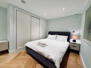 1 habitación, tabla de planchar con plancha, wifi gratis y ropa de cama 