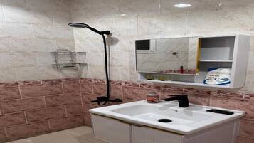 Suihku, bidee, pyyhkeet, saippua