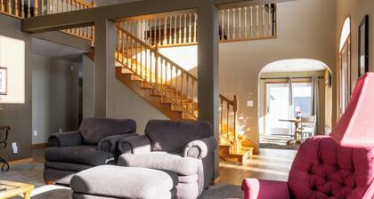 Spacious 5-bedroom house in terrific Detroit Lakes with WiFi, AC on Detroit lake
