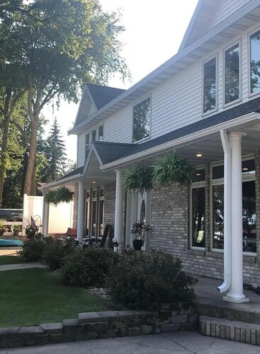 Spacious 5-bedroom house in terrific Detroit Lakes with WiFi, AC on Detroit lake