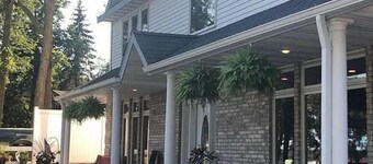 Spacious 5-bedroom house in terrific Detroit Lakes with WiFi, AC on Detroit lake