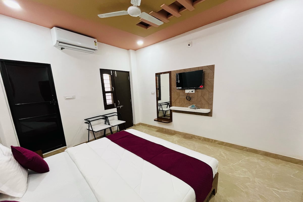 Superior Double Room, City View