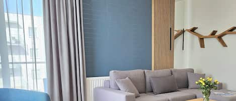 Comfort Apartment, Balcony | Living area