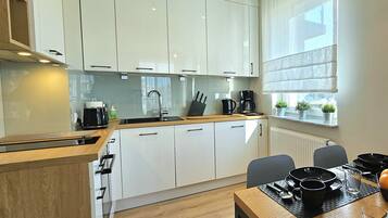 Comfort Apartment, Balcony | Private kitchen | Fridge, oven, stovetop, dishwasher