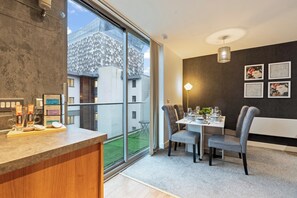 Apartment | Interior - Cave Dunes 2 bed 2 Bath, Freepark, Netflix (Birmingham)