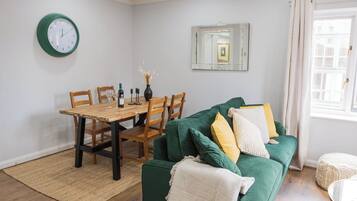 Apartment | Living area | TV