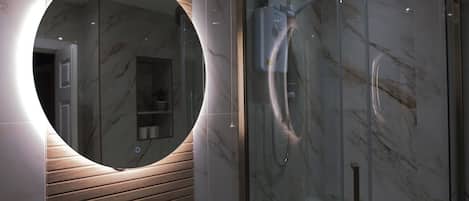 アパートメント | バスルーム | シャワー、タオル、トイレットペーパー