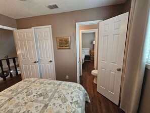 2 chambres, fer et planche à repasser, Wi-Fi, draps fournis