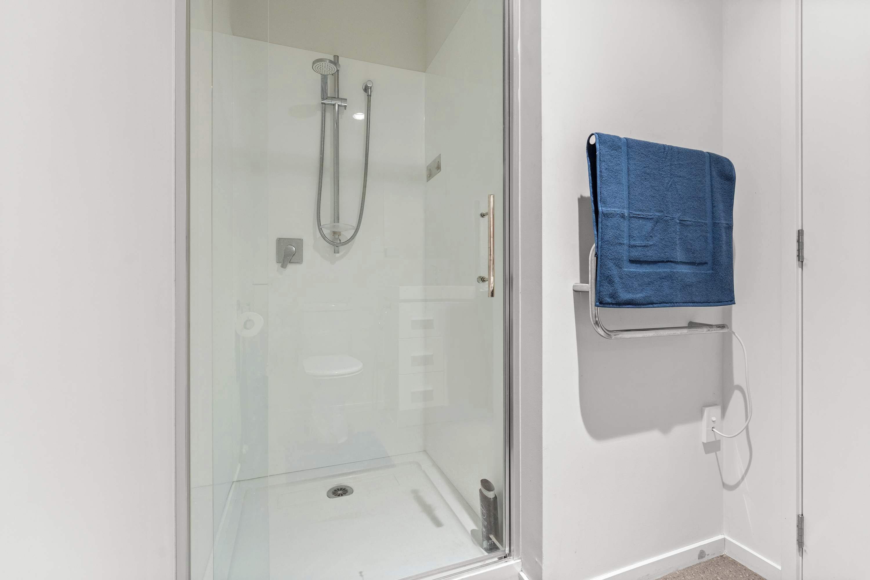 Shower, towels