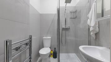 House | Bathroom | Shower, hair dryer, towels